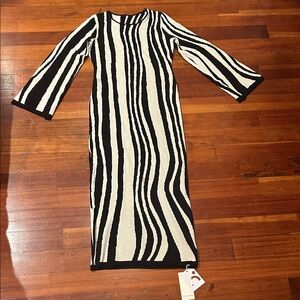 Commense Black and White Long Sleeve Dress